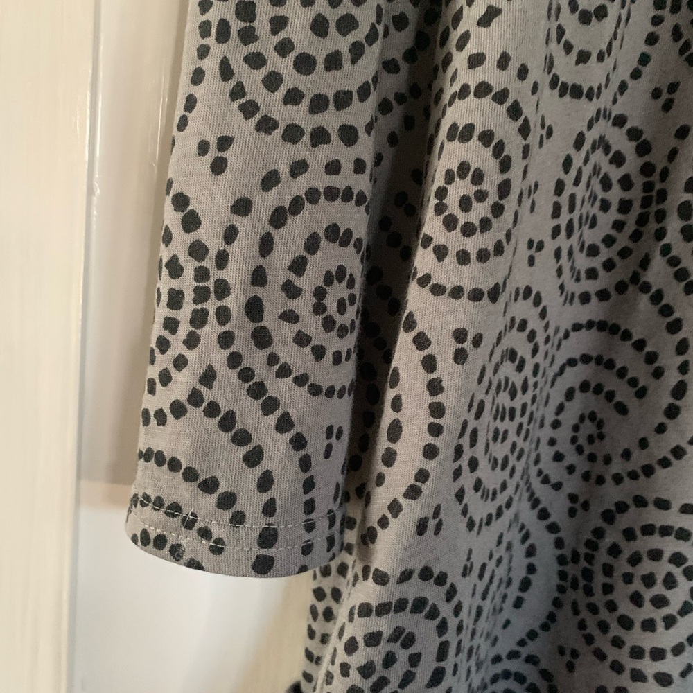 Gray Patterned Long Sleeve Top - Picture 3 of 10